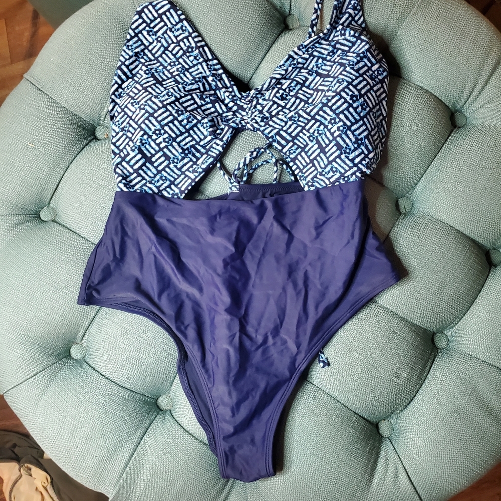 Backless swimsuit w/ front cutout